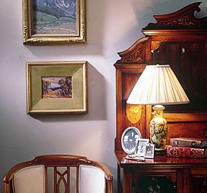 <span>Telegraph Hill Residence</span><i>→</i>