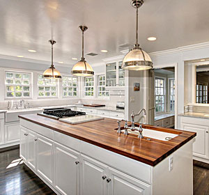 <span>Crocker Residence</span><i>→</i>