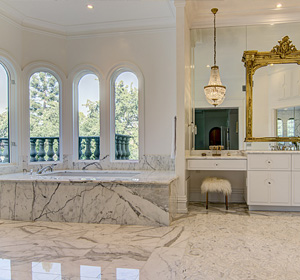 <span>Sacramento Residence</span><i>→</i>