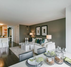 <span>Mid Century Modern Gem</span><i>→</i>